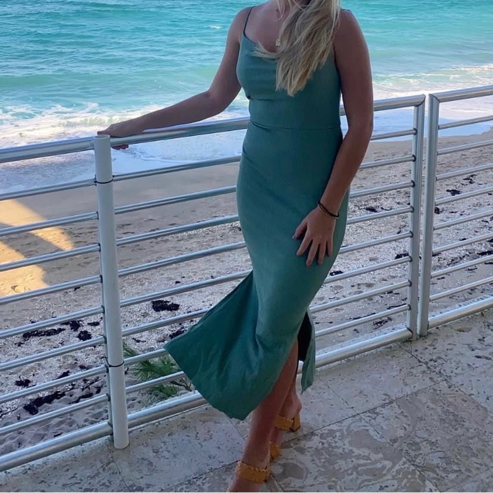 Elegant Green Sleeveless Dress